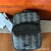 2025 Bolsa Cruzada Impermeable Estilo Vertical para Hombres Evil Fish, Hombro Único, Casual de Negocios, Ultraligera, Mochila para Peces Vivos