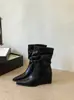 Nuevas botas de moda para mujeres petite, con diseño plisado, punta fina y elegancia de estilo francés, que las hacen estilizadas. Botines 2026 para otoño, con tacón de cuña