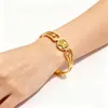 Pulsera de Acero Inoxidable 304 Comercio Electrónico Transfronterizo Nuevo Estilo Gama Alta Diseño Hueco de Corazón y Mariposa Pulsera de Acero de Titanio para Mujer Joyería