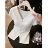 Estilo Minimalista Branco Novo Verão 2026 Camisa com Decote V e Barra Fendida Manga Curta Top Feminino, Estiloso e Adequado para o Trabalho