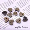 Botón de dos agujeros con forma de cáscara de coco natural, disponible al por mayor, con forma de coco de madera, para suéter, hebilla para ropa de mascotas.