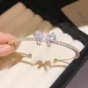 Exquisito Brazalete Abierto de Perlas de Circonita Ultra Brillantes Moda Temperamento Versátil Pulsera Lujo Ligero Sensación de Alta Gama Joyería de Mano para Mujeres Nicho