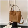 Bolso Retro para Mujer 2024 Nuevo Otoño e Invierno Nicho Hombro Único Cruzado Cubo Gran Capacidad Pu Tote Bolso de Mujer