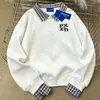 Moletom Elegante da Moda com Estampa de Letras de Marca, Falso Duas Peças, Gola Polo Pesada para Homens e Mulheres, Top Solto Retrô para Outono e Inverno