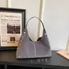 Bolsa de Axila Retro con Remaches de Gran Capacidad Europea y Americana Nuevo Estilo Otoño/Invierno para Mujer Bolso Tote Versátil de Hombro