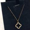 Collar de celebración de Internet de estilo japonés y coreano Cao Shi con colgante de trébol de cuatro hojas con incrustaciones de diamantes de nicho, cadena de clavícula para mujer, regalo de Tanabata estilo Chanel