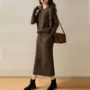 Exportación transfronteriza ropa de mujer francesa etiqueta cortada productos europeos moda de principios de otoño conjunto de dos piezas conjunto de suéter conjunto de falda falda lápiz de punto