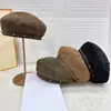 Boina de Terciopelo Gamuzado Melange para Mujer con Remaches Metálicos y Diseño de Correa de Cuero Sombrero Octagonal Otoño Invierno Sensación Relajada Sombrero de Pintor