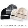 Nueva colección de otoño e invierno: Gorro de punto de cachemira con bloques de color, unisex, estilo coreano, simple y versátil, cálido y proporciona excelente aislamiento contra el frío