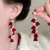 Pendientes de Copo de Nieve de Terciopelo para Mujer Nicho de Gama Alta Pendientes Rojos de Año Nuevo Otoño e Invierno 2025 Nuevo Estilo Caliente Pendientes de Año Nuevo