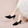 Saltos Agulha Bico Fino para Mulheres Outono e Inverno 2025 Sapatilhas Pretas Simples Elegantes Sapatos de Uma Sola para Quatro Estações Sapatos de Moda com Strass Quente