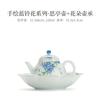 Tazón cubierto de pie alto con pequeña flor azul pintado a mano, taza de té, juego de té kung fu, tetera de cerámica, color bajo cubierta, taza para té de burbujas, tetera de mano antiquemaduras