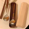 Palillos y Cucharas de Madera Cilíndricos con Mango de Madera Color Azúcar para Alitas de Pollo para Estudiantes y Trabajadores de Oficina para Llevar su Propio Vajilla Portátil de Tres Piezas al Salir