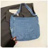 Bolso de hombro de mezclilla de gran capacidad nuevo, estilo japonés y coreano de nueva temporada, bolso cruzado de moda casual relajado para mujer, adecuado para ir al trabajo