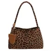 Bolsa de ombro vintage de couro fosco transfronteiriça, um design de nicho com um visual sofisticado, uma bolsa de mão fashion e prática para o dia a dia e uma bolsa de ombro para mulheres