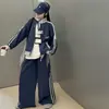 Ropa de Otoño para Niñas Chaqueta 2026 Nuevo Estilo Chaqueta de Béisbol con Cuello Alto para Niños Cárdigan Holgado Casual Top Pantalones Largos Conjunto de Dos Piezas