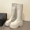 Botas femininas estilo retrô, emagrecedoras, de sola grossa, botas longas, nova coleção de outono 2026, que aumentam a altura, combinadas com saias, de sola macia, botas de montaria estilo coreano