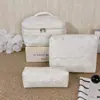 Bolsa de maquillaje vertical acolchada transfronteriza, bolsa de almacenamiento de maquillaje de viaje portátil de gran capacidad, bolsa de aseo de mano para viaje