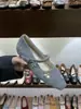Nuevos zapatos Mary Jane de estilo coreano para mujer para otoño e invierno, con plataforma interior para aumentar la altura, adornos de pedrería floral gris y forro de felpa para abrigar