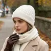 Gorro de tricô de inverno europeu e americano transfronteiriço para mulheres, forrado com fleece e espessado para aquecimento, gorro versátil para atividades ao ar livre para adultos