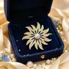 Broche vintage de girasol esmaltado con diamantes y perlas de imitación, alfiler de goteo de aceite para trajes y abrigos, accesorio de broche de lujo ligero y elegante