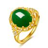 Anillo ovalado de calcedonia con forma de huevo y estrellas de jade incrustadas. Anillo brillante de jade hetiano con incrustaciones y baño de oro vivo para mujer.