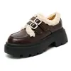 Zapatos de felpa de suela gruesa para mujer, nuevos zapatos de cuero británicos de invierno, mocasines slip-on de altura oculta, zapatos de nieve con forro de felpa
