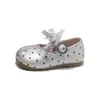 Sapatos de couro infantis, sapatos casuais versáteis estilo coreano, sapatos de couro para meninas, sapatos de princesa, sapatos de primavera e outono para meninas, sapatos de performance com laço e sola macia