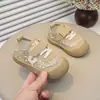 Sapatos casuais femininos com design floral, nova coleção primavera/outono 2026, sapatos de caminhada estáveis para bebês, respiráveis, adequados para meninas de 1 a 3 anos, tênis esportivos versáteis