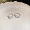 Brincos de nicho estilo coreano para cuidados com piercings, ear cuffs e tarraxas elegantes e sofisticados para mulheres, novos brincos requintados de 2026 que fazem o rosto parecer menor