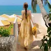 Vestido único e bonito estilo francês, estilo resort de Yunnan Dali, com uma estampa degradê deslumbrante e atmosférica e design de alça fina em linha A