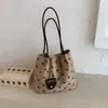Bolso retro de ante con lunares estilo coreano para mujer, nuevo bolso tote versátil 2026, bolso casual de hombro y axila