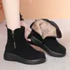 Botas de nieve cálidas con forro de polar para mujer, nuevo estilo de invierno 2026, suela suave, cómodas, zapatos de algodón estilo mamá, suela gruesa, resistentes al frío, botines
