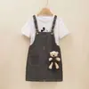 Conjunto de dos piezas de falda con tirantes de mezclilla para niñas, conjunto de verano moderno y a la moda para bebés, traje casual de manga corta para niños