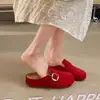 Chinelos Birkenstock vermelhos da moda com sola grossa para mulheres, novo modelo outono e inverno 2026, chinelos slip-on de camurça com bico fechado e design casual