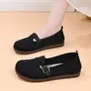 Zapatos de tela estilo Old Beijing para mujer, modelo nuevo primavera-verano 2026, zapatos casuales tipo slip-on de malla transpirable, zapatos cómodos para madres de mediana edad y mayores
