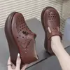 2026 Estilo Nuevo Cuña de Suela Gruesa Hueca Zapatos de Verano para Mujer Transpirables de Piel Perforada Plataforma Sandalias para Mamá