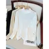 Camiseta base de encaje de cuello medio para mujer para otoño e invierno, adelgazante, a la moda, elegante, top de punto blanco