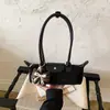 Bolso de hombro cruzado de moda de verano 2026 estilo coreano, nicho de moda versátil para mujer, bolso simple para el antebrazo para el día a día