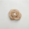 Nuevos Accesorios para el Cabello, Zapatos, Sombreros y Ropa Hechos a Mano Estilo Coreano con Malla y Borde de Perlas Decorado con Camelia