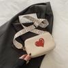 Bolso de Hombro 2024 Invierno Nuevo Moda Simple Bolso Cruzado Elegante Para Viajero Bolso Cuadrado Pequeño Decoración de Corazón Bolso Cuadrado Pequeño