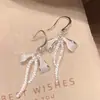 Pendientes de Cinta Blancos con Lazo y Diamantes Completos Estilo Coreano Estilo Ins para Mujer 2026 Lujo Ligero Diseño de Nicho Pendientes Largos
