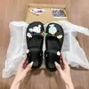 Zapatos de EVA Ligeros de Moda con Dibujos Animados Lindos de Doble Propósito para Mujer, Antideslizantes y Resistentes al Desgaste, Zuecos de Nuevo Estilo 2026