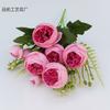 Rosas de simulación ramo de rosas de 5 cabezas envueltas en el centro decoración de boda de mano para el hogar hotel fabricantes de flores falsas de comercio exterior