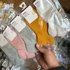 Calcetines de Algodón de Doble Aguja para Niños Otoño e Invierno Nuevo Estilo Tubo Medio-Alto Calcetines de Estudiante Estilo Coreano Cómodos Absorbentes de Sudor Fabricante Venta al por Mayor