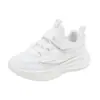 Zapatillas deportivas de malla transpirable para niños y niñas, nuevo modelo primavera/verano 2026, zapatos casuales de velcro para niñas, nuevo estilo de celebridad de internet