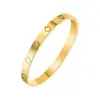 Pulseira de Aço Inoxidável Mais Vendida para Mulheres, Pulseira Circular de Alto Padrão Banhada a Ouro com Diamantes, Joia Tendência de Aço Titânio de Luxo Leve