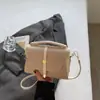 Bolsa de Mão Estilosa com Retalhos de Alto Acabamento Nova Moda Primavera 2026 Bolsa de Ombro Simples para Mulheres Bolsa Transversal Tendência