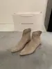 Botas brancas de tornozelo estilo francês para mulheres, nova coleção outono/inverno 2026, bico fino, elásticas, de caimento justo, versáteis e valorizam o corpo, semelhantes às botas Martin