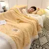 Manta de Felpa de Conejo Gruesa de Alto Gramaje Doble Capa de Invierno Clase A Sarga Manta para Siesta en la Oficina Manta Cubierta para Aire Acondicionado Venta al por Mayor